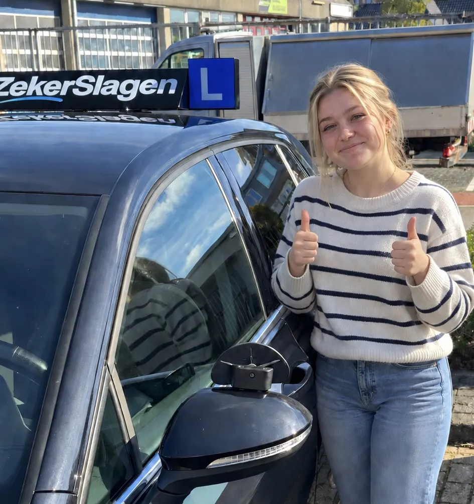 Geslaagde leerling Sanne bij Rijschool ZekerSlagen in Haarlem